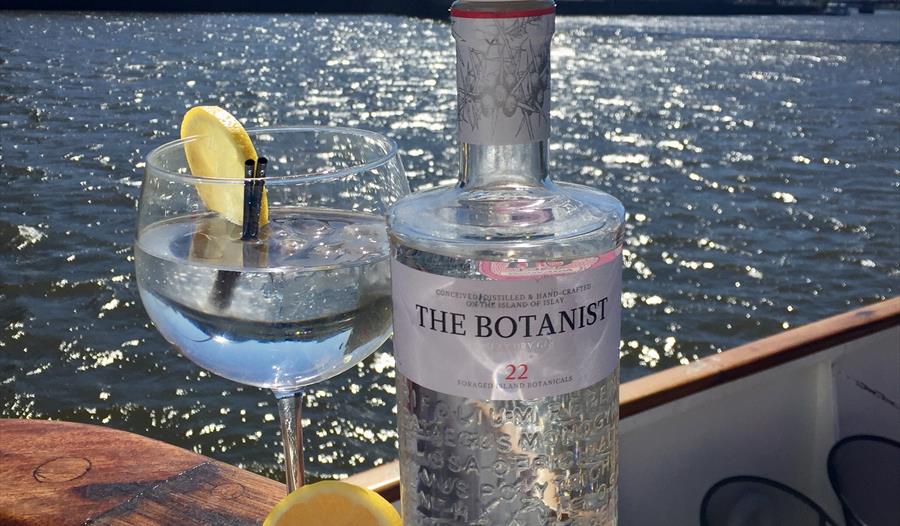 Lunch & Gin Tasting Cruise