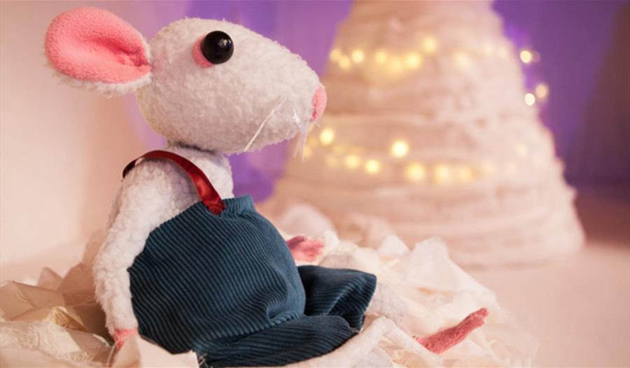 An image of the Snow Mouse puppet