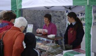 Okehampton Farmers Market and the friendly rush