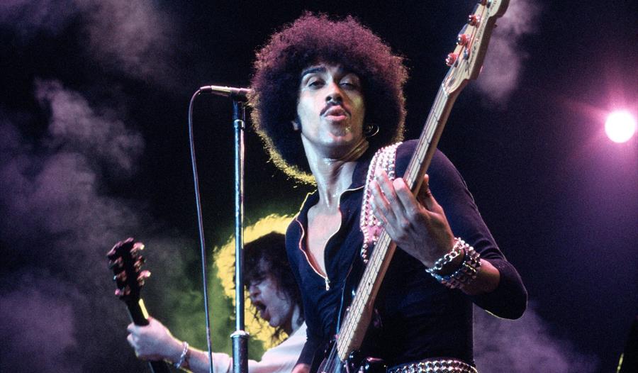 UNITED KINGDOM – JUNE 22:  WEMBLEY EMPIRE POOL  Photo of Phil LYNOTT and Brian ROBERTSON and THIN LIZZY, Brian Robertson and Phil Lynott performing li