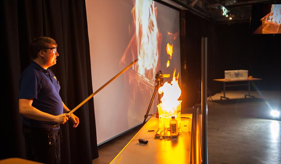Easter Holidays: Science Show: It's Elemental