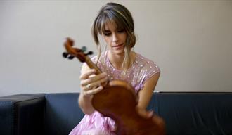 Daniele Rustioni with a violin