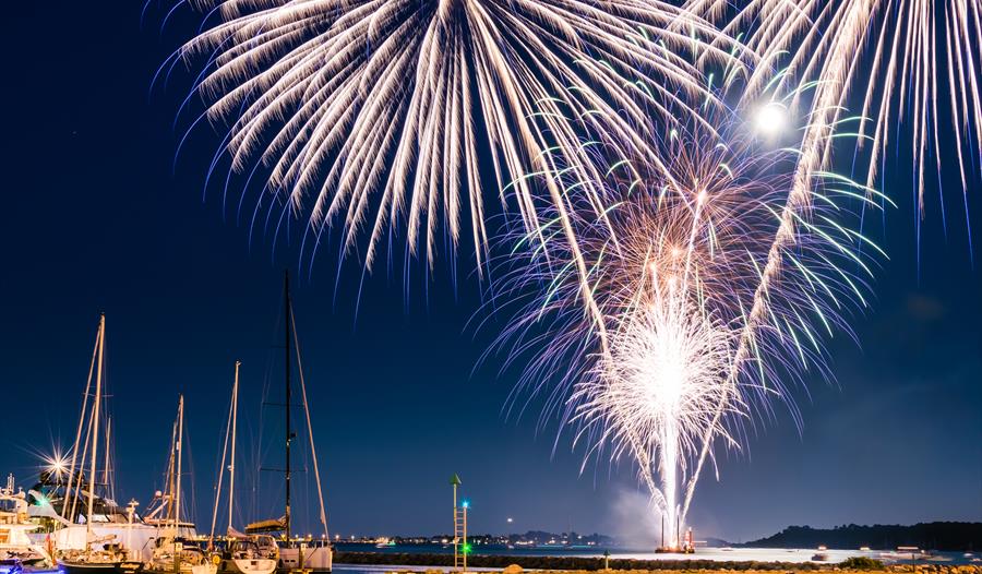 Spectacular fireworks off Poole Quay