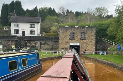 Dane Narrowboat Tours – Middleport & Through Harecastle Tunnel