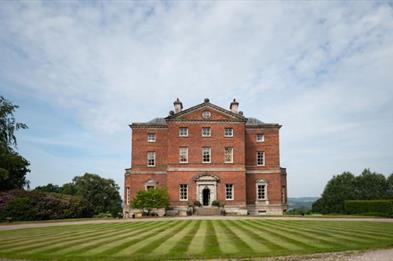 Photo of a stately home
