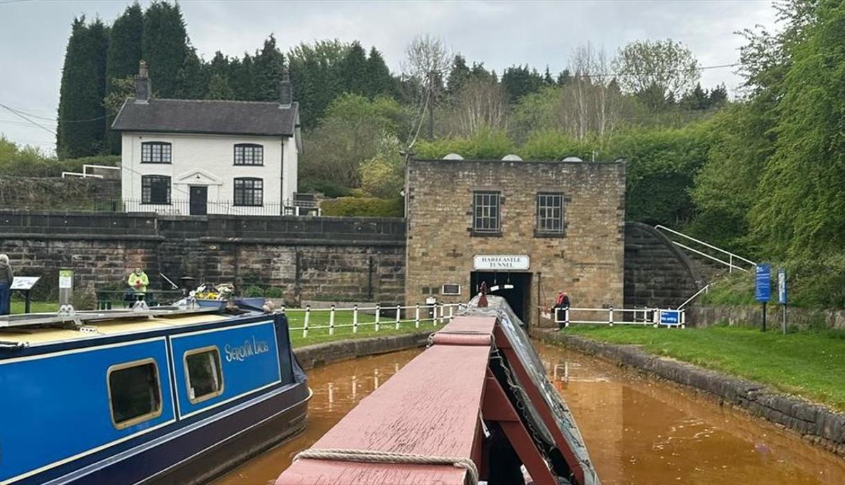 Dane Narrowboat Tours – Middleport & Through Harecastle Tunnel