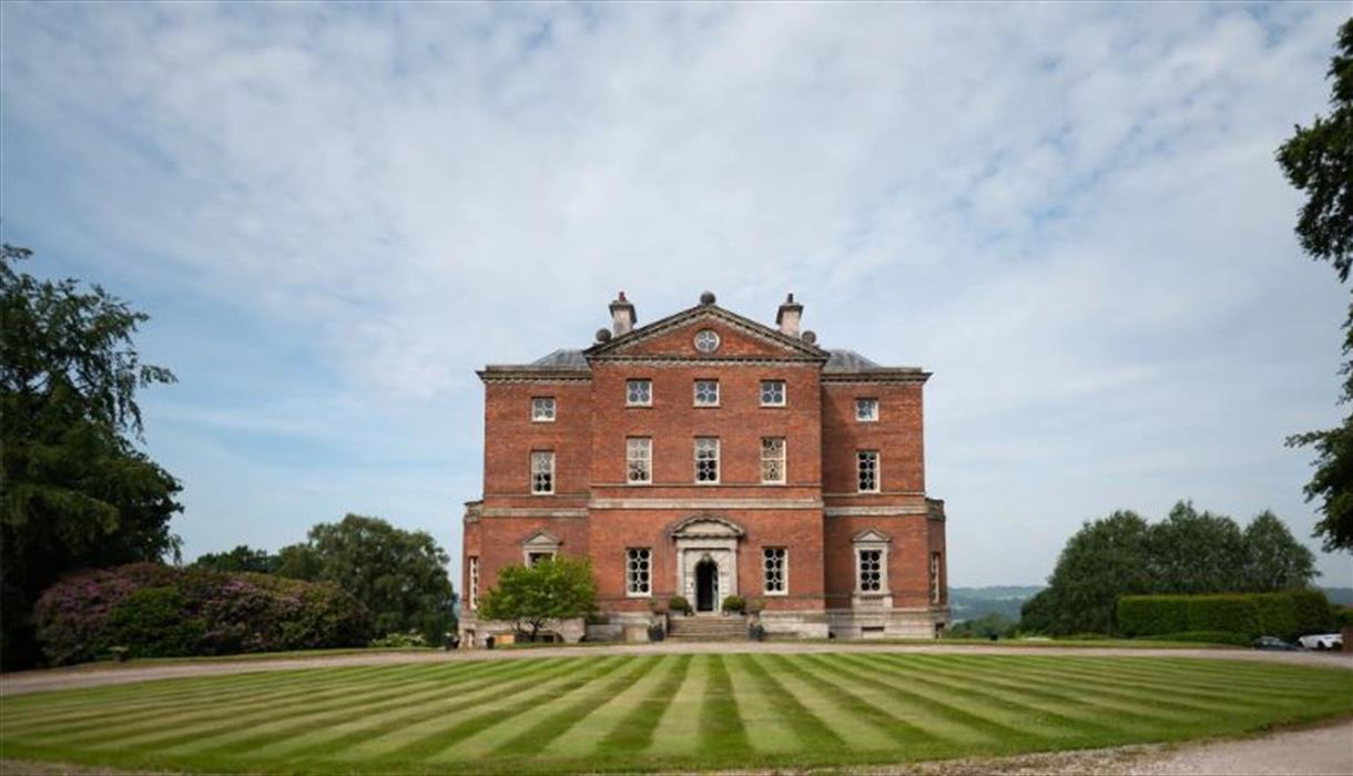 Photo of a stately home