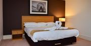 Best Western PLUS Stoke-on-Trent Moat House bedroom
