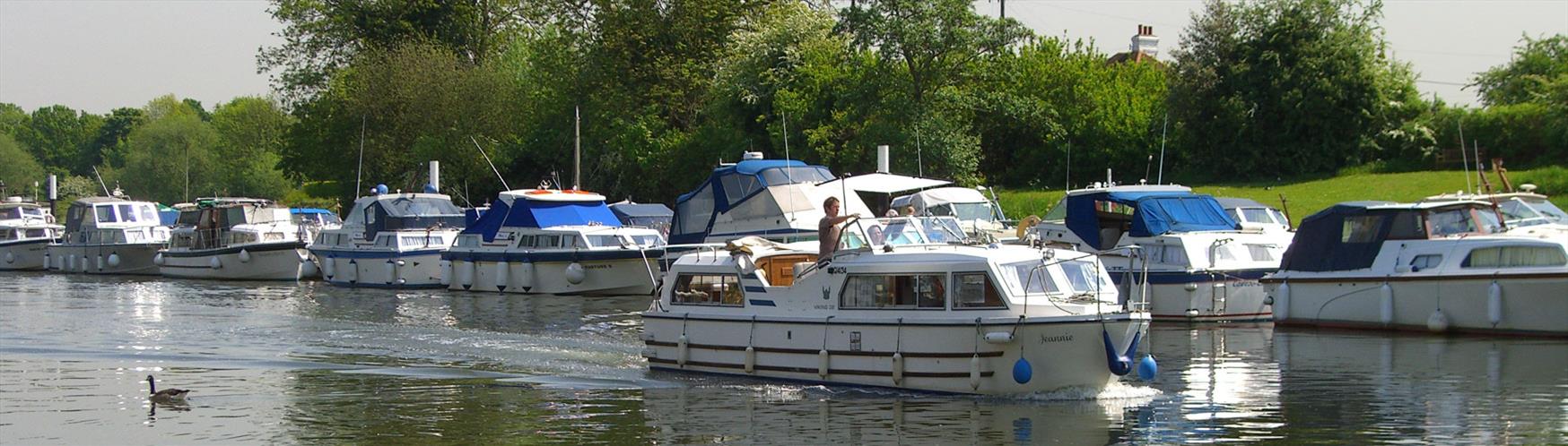 The picturesque River Thames at Shepperton