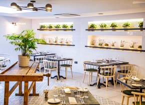 The Dozen restaurant and Bar at the White Horse Hotel