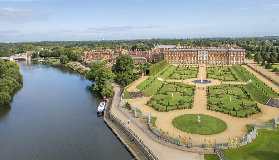 Hampton Court Palace Historic Site in East Molesey, Elmbridge Visit