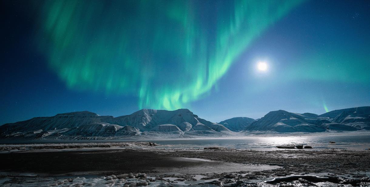 the-northern-lights-on-svalbard-explained-visit-svalbard