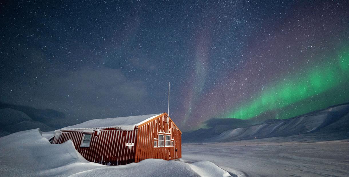 the-northern-lights-on-svalbard-explained-visit-svalbard