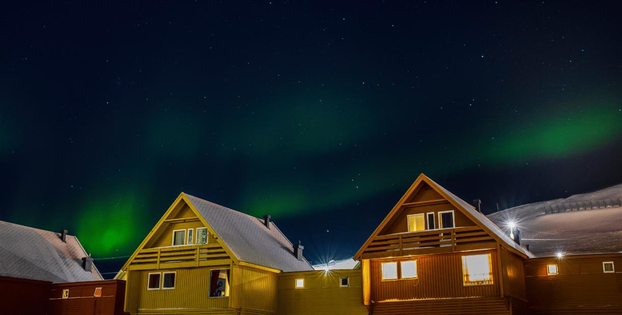 the-northern-lights-on-svalbard-explained-visit-svalbard