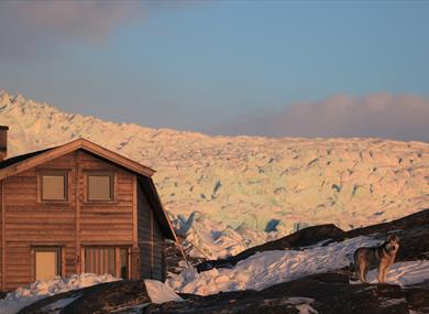 Nordenskiöld Lodge in the dusk lights with the Nordenskiöld Glacier in the background