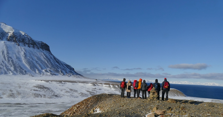 Kids activities family tour - Rana Itinerans - Hiking in Longyearbyen ...