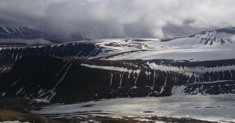 Sarkofagen Trekking - Poli Arctici - Hiking in Longyearbyen ...