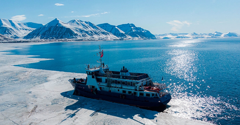 longyearbyen cruise ship schedule