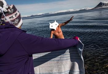 Arctic Plunge & BBQ - Snowfox Travel