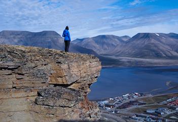 Platåfjellet til fots - Svalbard Adventures
