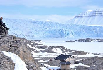 View of Nordenskiöld Lodge and the Nordenskiöld-glacier