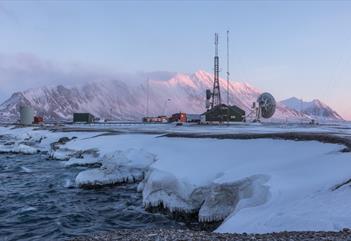 Isfjord Radio Adventure Hotel