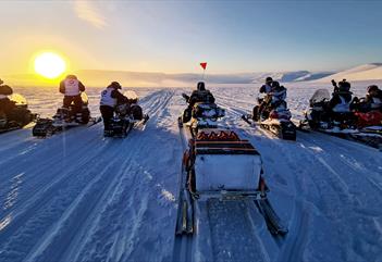 East coast, glaciers and ice cave adventure - Snowfox Travel