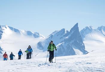 Arktisk Topptur: Flerdagers Eventyr med Ski og Snøscooter - Svalbard Wildlife Expeditions