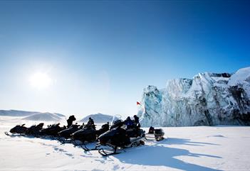 Wildlife safari 2 dager: Snøscootertur med overnatting i fangstmannshytte - Svalbard Wildlife Expeditions
