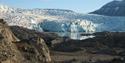 Nordenskiöld Lodge med Nordenskiöldbreen i bakgrunnen