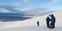 Four people take a closer look at the terrain around Tempelfjorden.