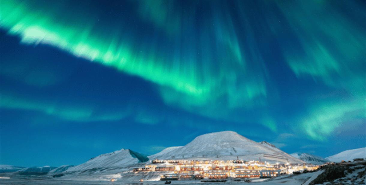 The Northern Lights on Svalbard: Explained - Visit Svalbard The Northern Lights on Svalbard: Explained - Visit Svalbard
