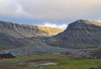 Mountainous landscape in Longyearbyen's vicinity in the innermost part of Longyeardalen