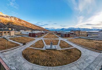 A fisheye view of the centre square in Pyramiden