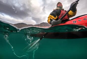Kajakk 4 timer: Et eventyr på Adventfjorden - Svalbard Wildlife Expeditions