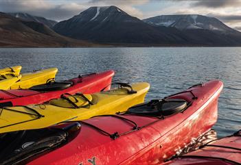 Kayak to Hiorthhamn with beach visit & bonfire - Svalbard Wildlife Expeditions