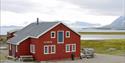 En rød bygning i Ny-Ålesund