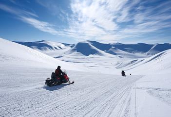 Snowmobile safari to Colesdalen - Svalbard Adventures