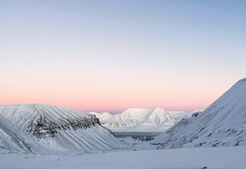 Sarkofagen: Fottur blant bre og fjell - Svalbard Wildlife Expeditions