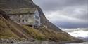 Forlatte bygninger i Grumant langs Isfjordens bredder