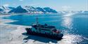 MS Billefjord som seiler langs iskanten