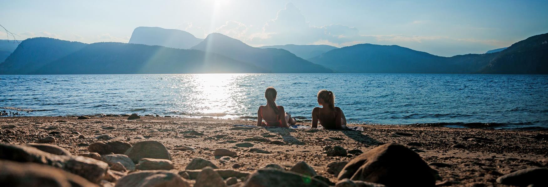 2 girls on the beach in Vrådal