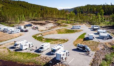 motorhomes at Villmarkseventyret camping in Drangedal