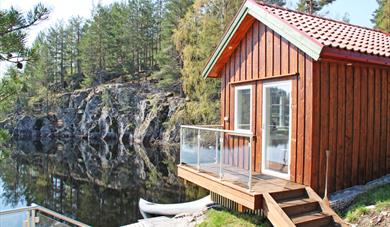 Sjøbua at Hulfjell Gård in Drangedal