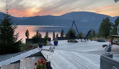 great view from the terrace of the cottage "Lille Galleri" in Fyresdal