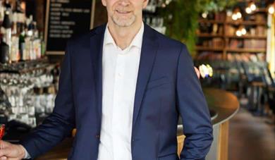 Ståle Haavaldsen Johnsen, destillatør ved Haavaldsen Distillery – med ekte håndverk og lidenskap for norsk akevitt.