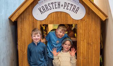 Barn på Telemark Museum i Skien