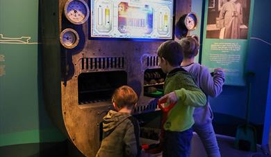 children playing at DuVerden maritime museum + science center in Porsgrunn