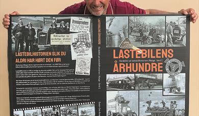 EN KVELD MED MOTORHISTORIE, HUMOR OG EKTE BILKULTUR!