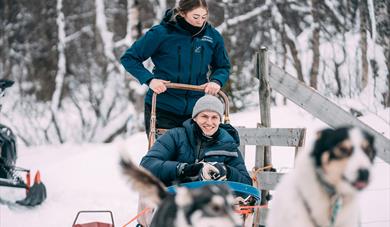 dog sledding with Telemark Husky Tour